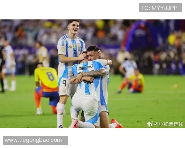 从河床到绿茵场足球明星的传奇成长之路