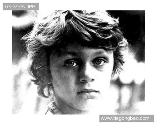 从童年到巅峰足球明星成长历程的照片对比揭秘 从童年到巅峰足球明星成长历程的照片对比揭秘