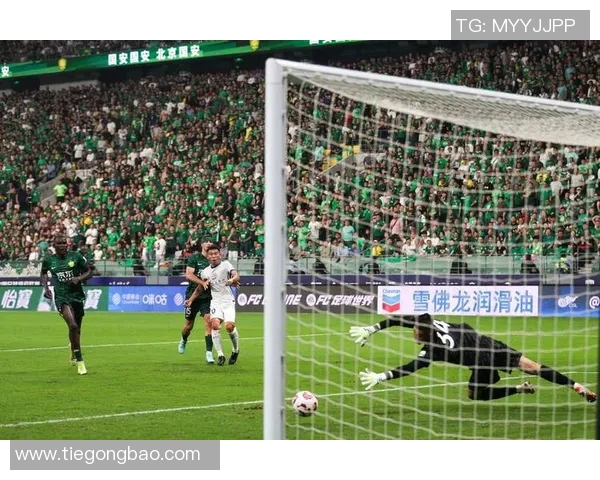 上海足球队逆袭之路揭秘:从低谷到大满贯的辉煌历程与奋斗精神 上海足球队逆袭之路揭秘:从低谷到大满贯的辉煌历程与奋斗精神